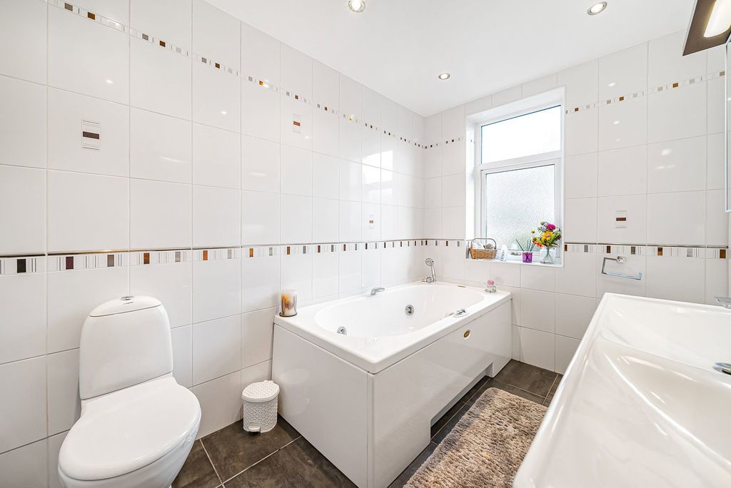 Additional image 51 of 4 bed detached house for salePadiham Road, Burnley BB12