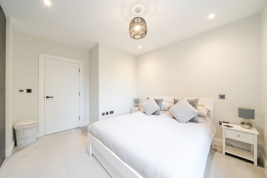 Additional image 13 of 2 bed flat for saleChurch Hill, Caterham CR3