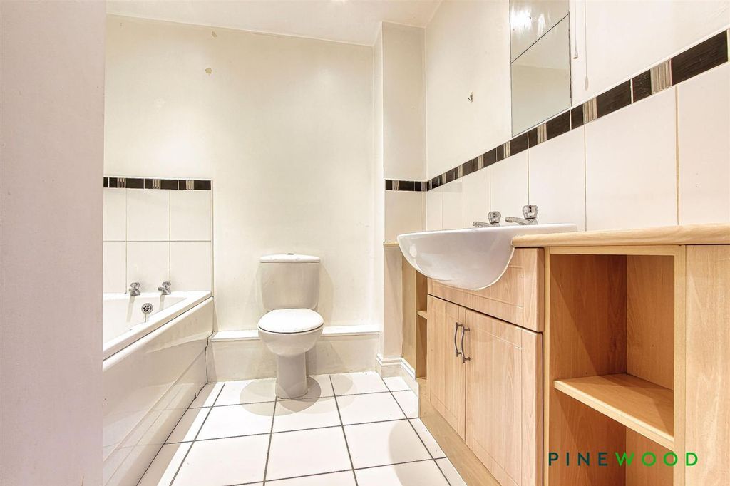 Additional image 7 of 2 bed flat for saleArchdale Close, Chesterfield S40