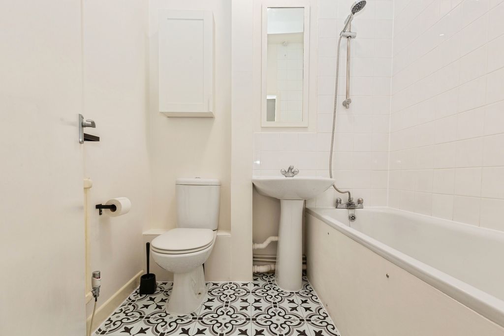 Additional image 15 of 1 bed flat for saleEssex Road, Thame, Oxfordshire OX9