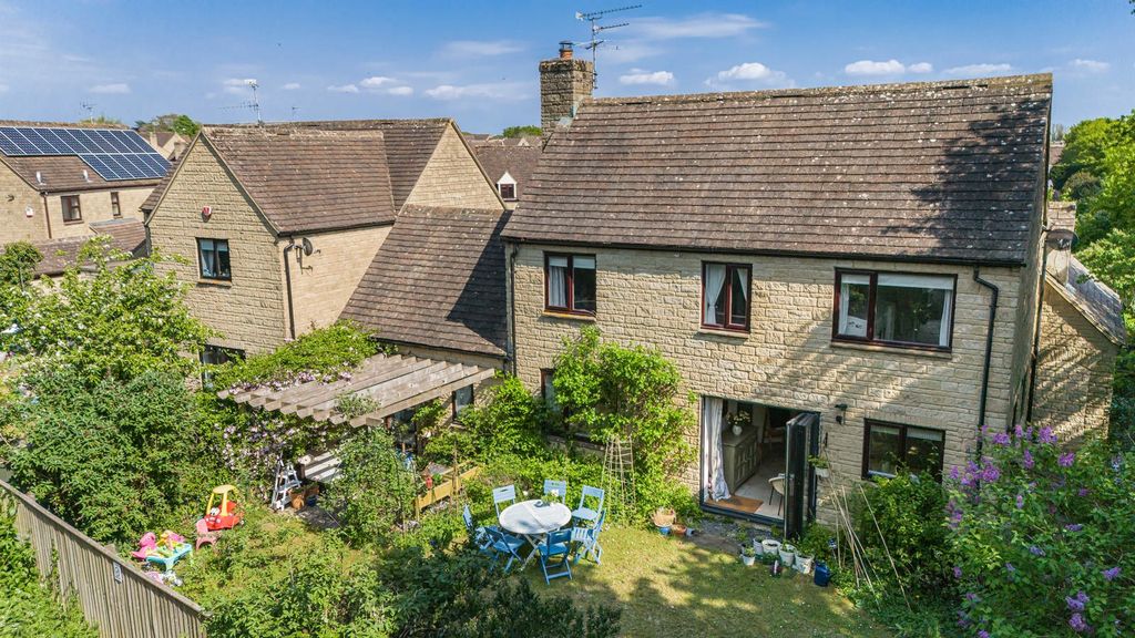 Additional image 24 of 5 bed detached house for saleMorestall Drive, Cirencester, Gloucestershire GL7