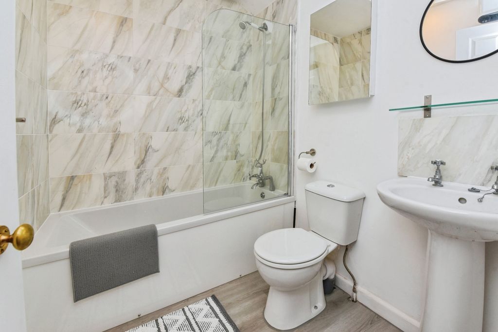 Additional image 11 of 2 bed flat for saleSadler Street, Wells, Somerset BA5