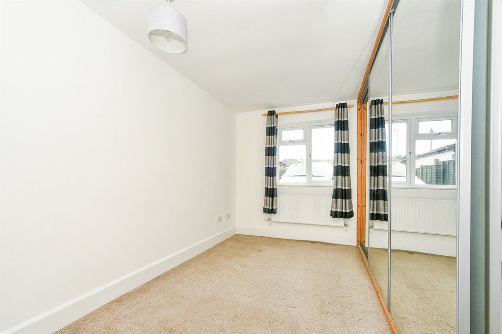 Additional image 5 of 2 bed flat for saleLondon Road, Marlborough SN8