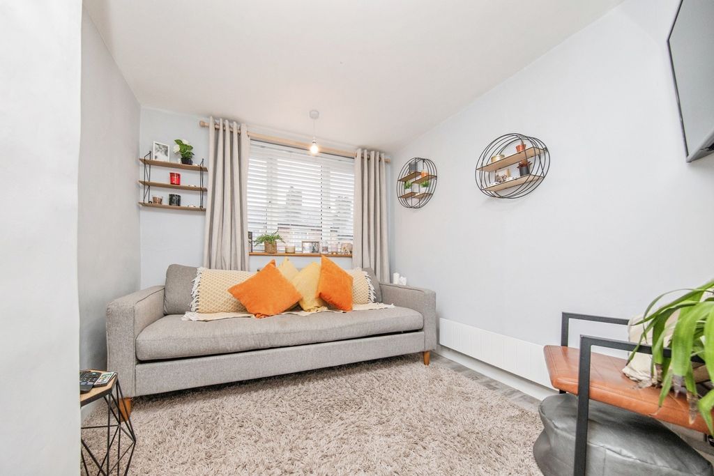 Additional image 8 of 2 bed flat for saleStation Road, Sudbury, Suffolk CO10