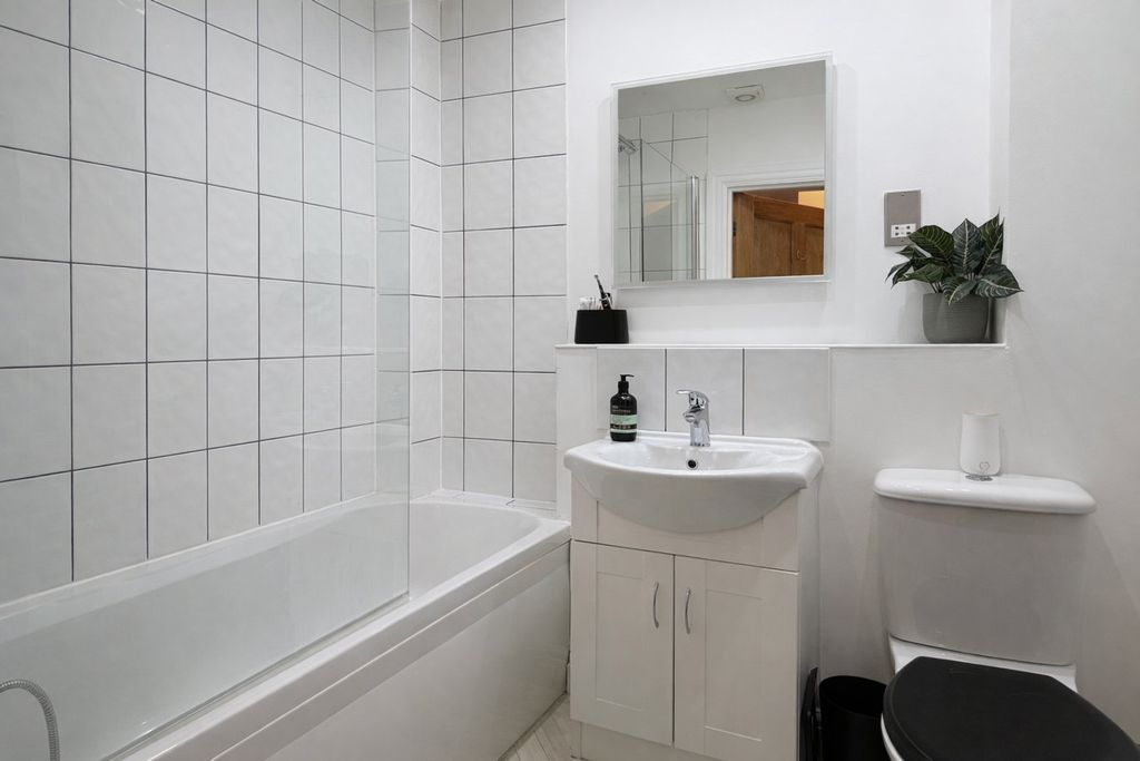 Additional image 12 of 2 bed flat for saleMiddle Gordon Road, Camberley GU15