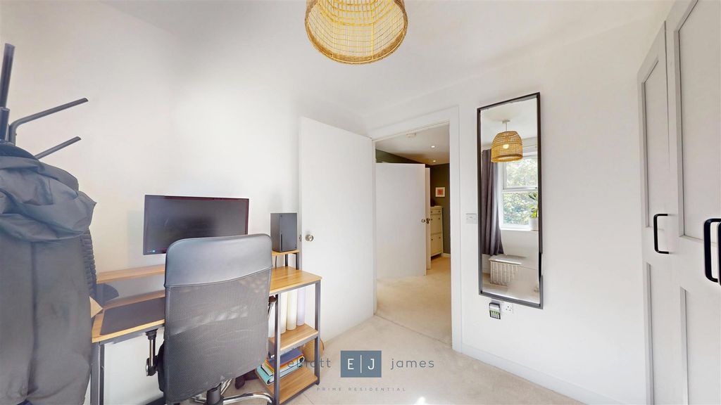 Additional image 8 of 2 bed flat for saleStag Lane, Buckhurst Hill IG9