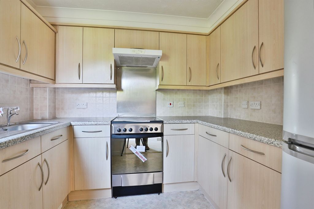 Additional image 12 of 2 bed flat for saleStour Road, Christchurch BH23