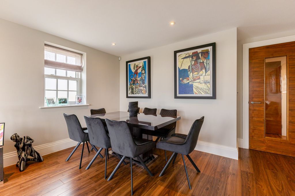 Additional image 12 of 2 bed flat for saleSparrows Herne, Bushey WD23