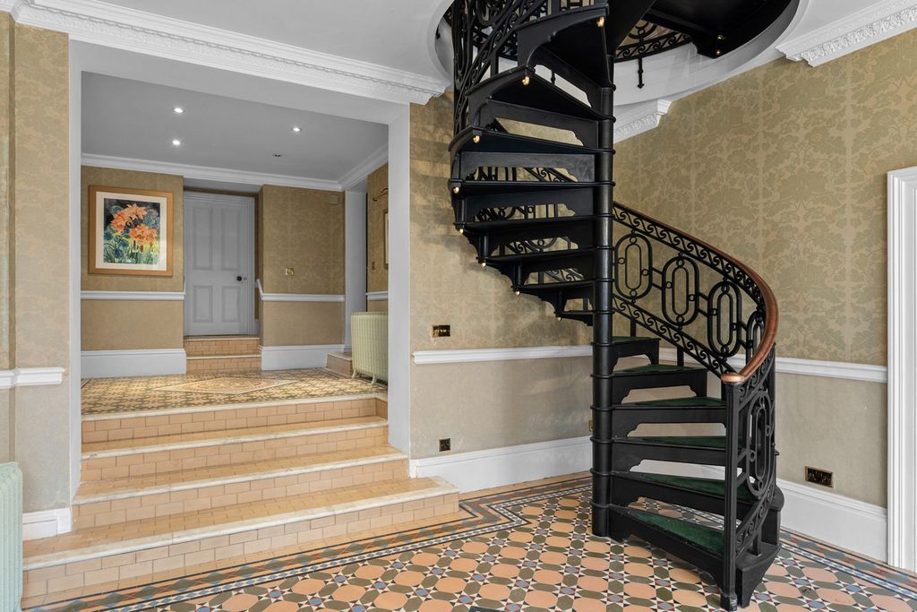 Additional image 41 of 6 bed detached house for saleTupwood Lane, Caterham CR3