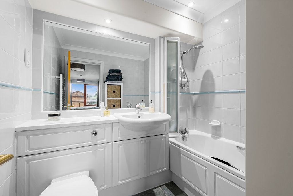 Additional image 15 of 2 bed flat for saleSt. Mary's Mount, Caterham CR3