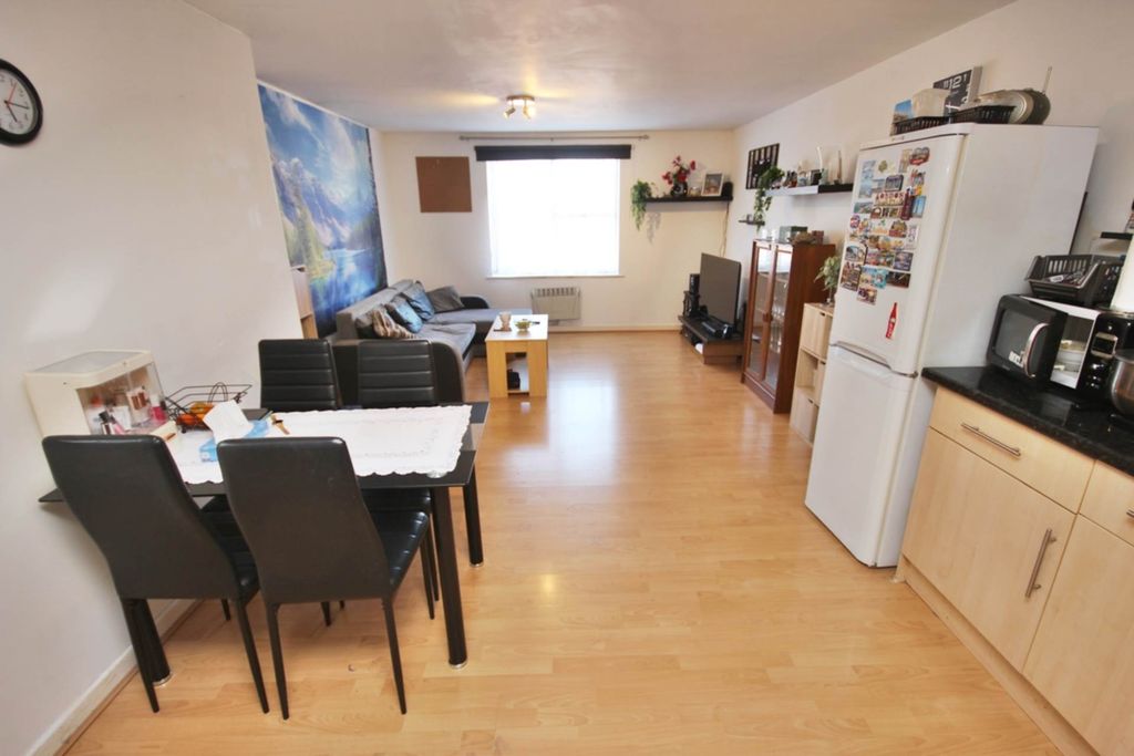1 bed flat for saleWalmersley Road, Bury BL9 photo 3