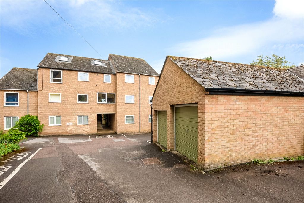 Additional image 12 of 2 bed flat for saleFinsbury Place, Chipping Norton, Oxfordshire OX7