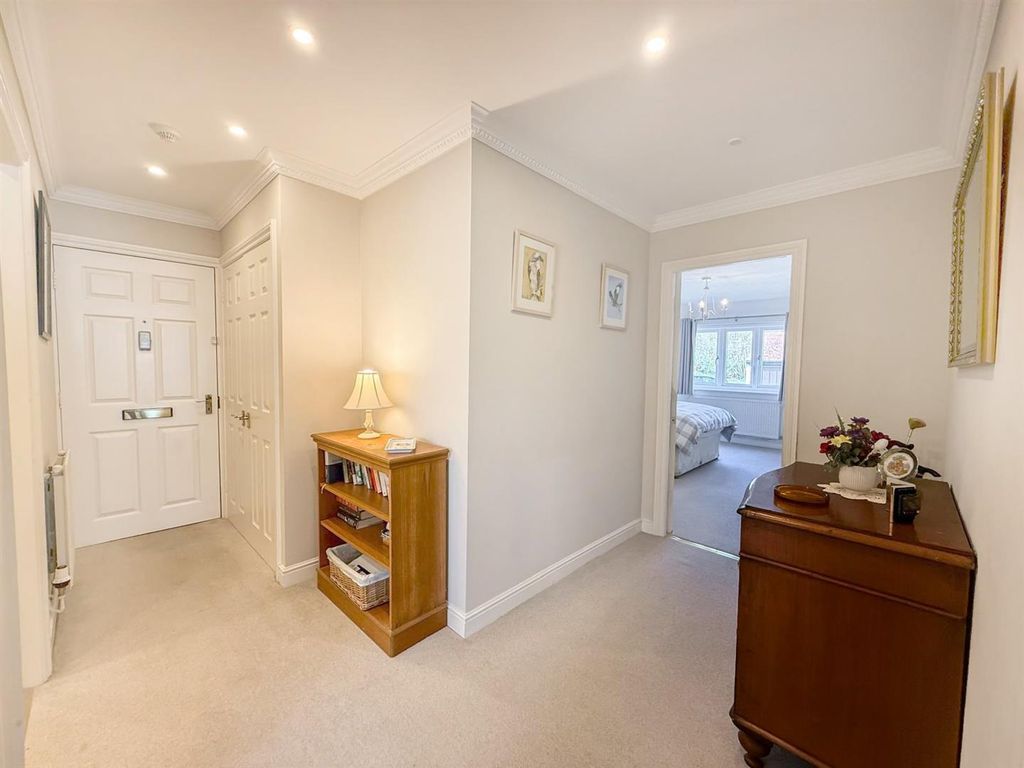 Additional image 7 of 2 bed flat for salePark Road, Buxton SK17