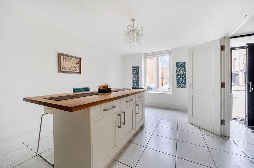 Additional image 2 of 3 bed flat for saleBroakes Road, Chichester PO19