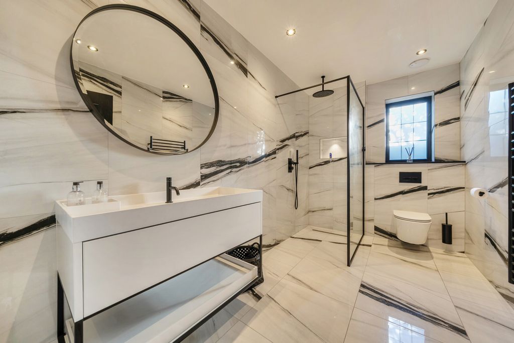 Additional image 20 of 7 bed detached house for saleHeathley End, Chislehurst BR7