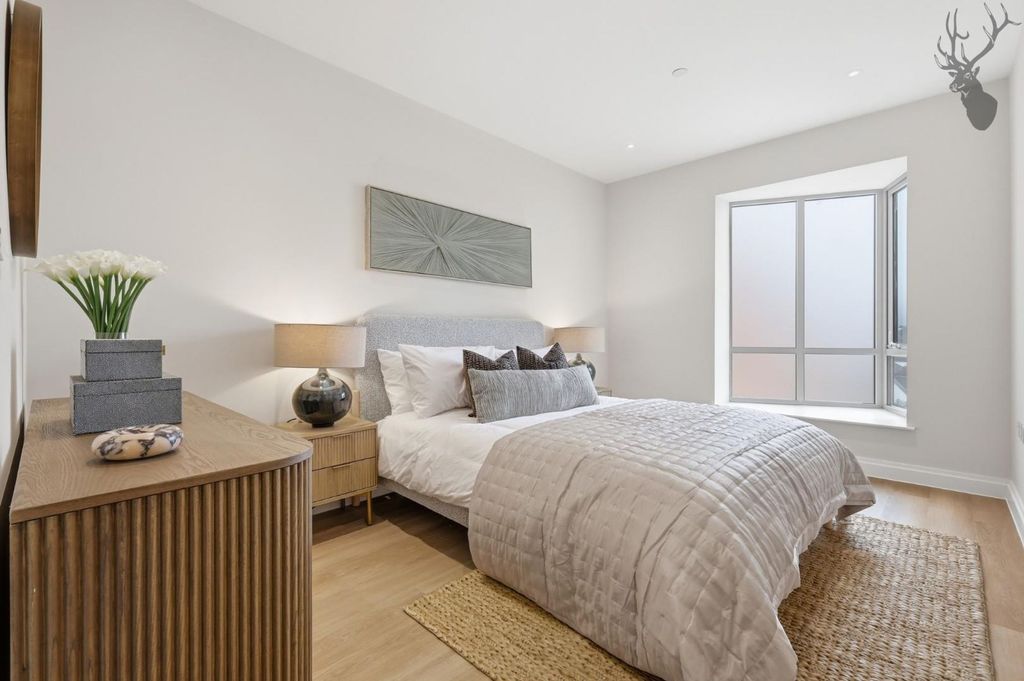 Additional image 10 of 2 bed flat for saleHigh Road, Chigwell IG7