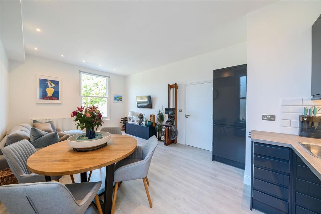 Additional image 5 of 2 bed flat for saleHigh Street, Carshalton SM5
