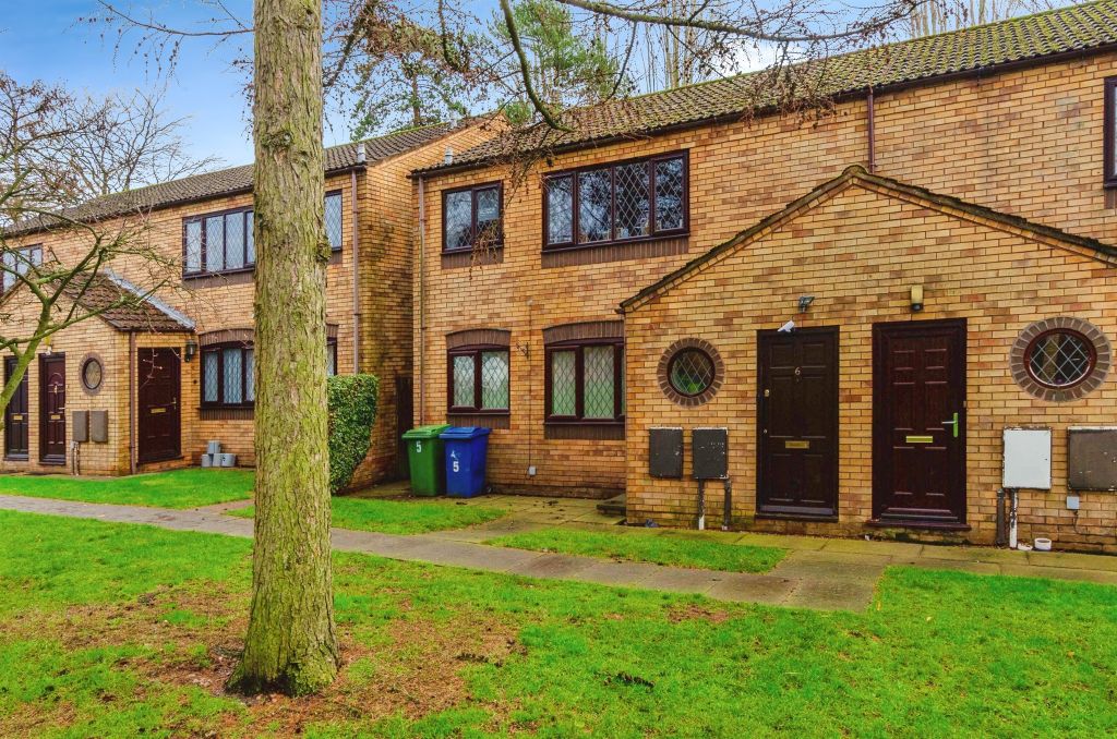 2 bed maisonette for saleSam Barber Court, Heath Hayes, Cannock WS12