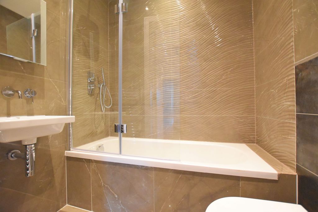 Additional image 7 of 3 bed flat for saleHigh Road, Chigwell IG7