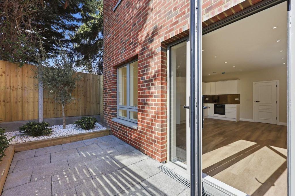 Additional image 12 of 2 bed flat for saleHigh Road, Chigwell IG7