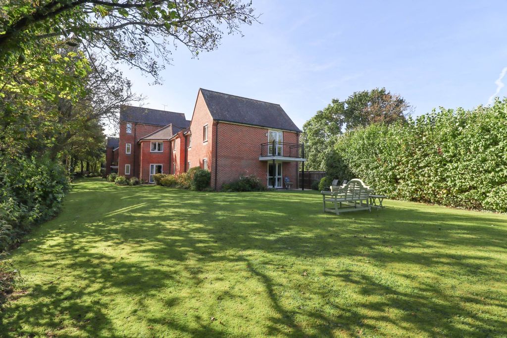 Additional image 9 of 1 bed flat for saleChurchill Court, Marlborough SN8