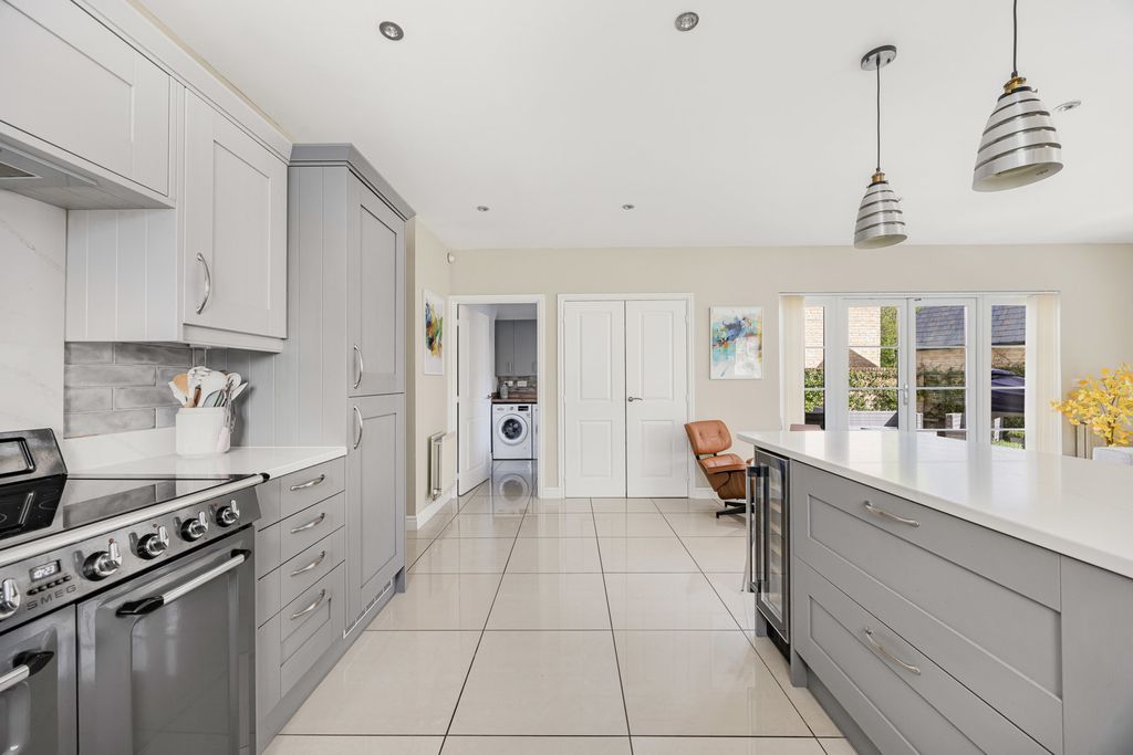 Additional image 8 of 5 bed detached house for saleBeecham Close, Cirencester, Gloucestershire GL7