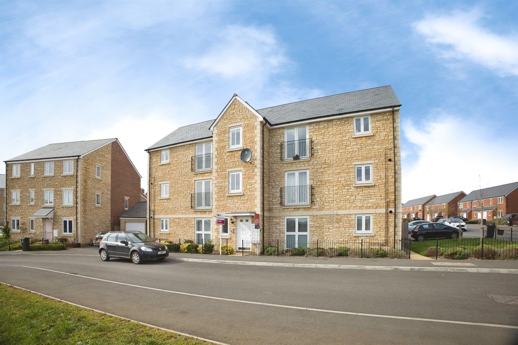 2 bed flat for saleBatten Drive, Sherborne DT9