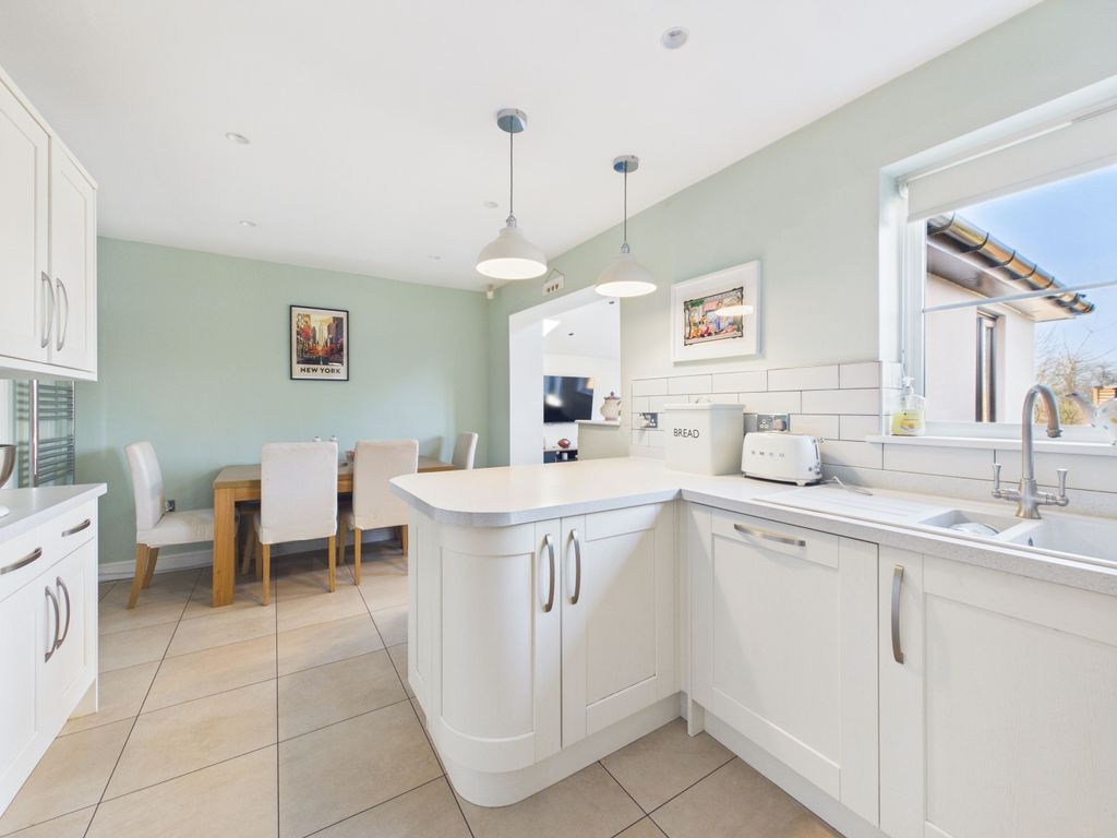 Additional image 6 of 4 bed detached house for saleTelford Close, Castleford, West Yorkshire WF10