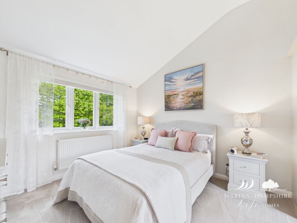 Additional image 4 of 4 bed detached house for saleDunstan Close, Chichester PO19