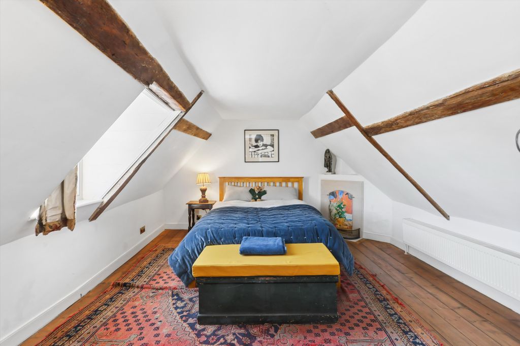 Additional image 19 of 5 bed link detached house for saleWindsor Street, Chertsey, Surrey KT16