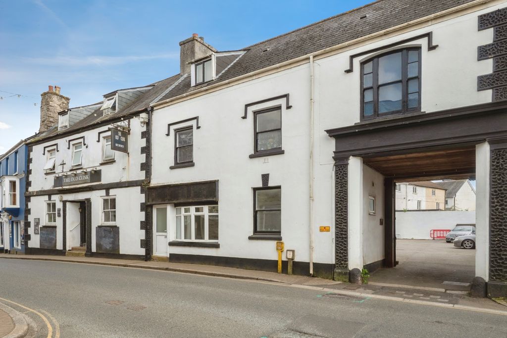 Additional image 9 of 1 bed flat for saleFore Street, Callington, Cornwall PL17