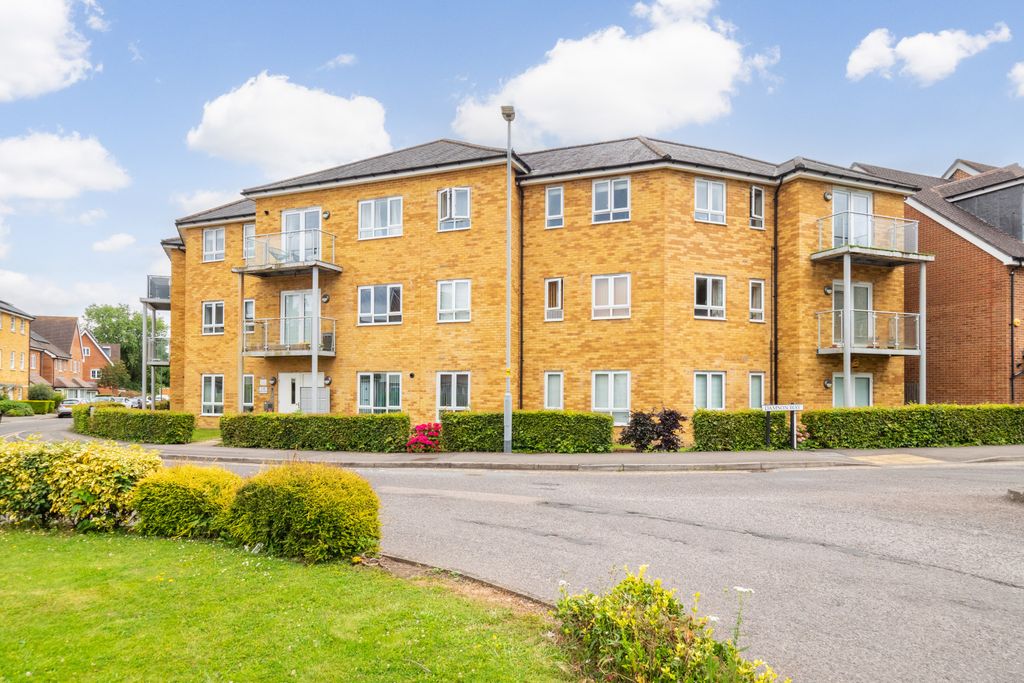 2 bed flat for saleDiamond Jubilee Way, Carshalton, Surrey SM5