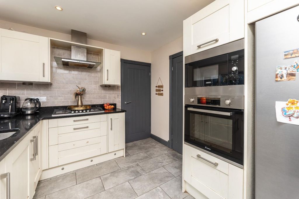 Additional image 5 of 5 bed detached house for saleRedhill Walk, Castleford WF10
