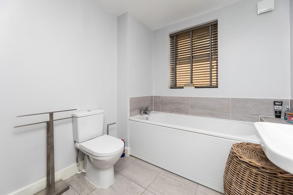 Additional image 13 of 5 bed detached house for saleColclough Close, Castleford WF10