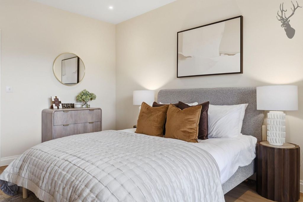 Additional image 8 of 2 bed flat for saleHigh Road, Chigwell IG7
