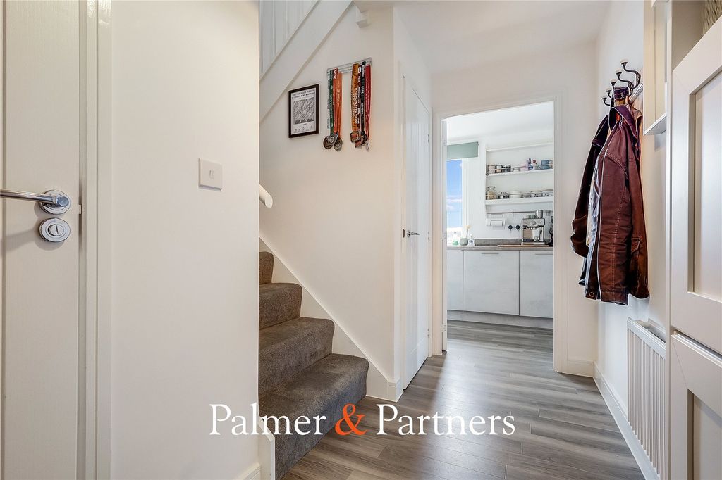 Additional image 6 of 2 bed flat for saleWharf Road, Chelmsford, Essex CM2