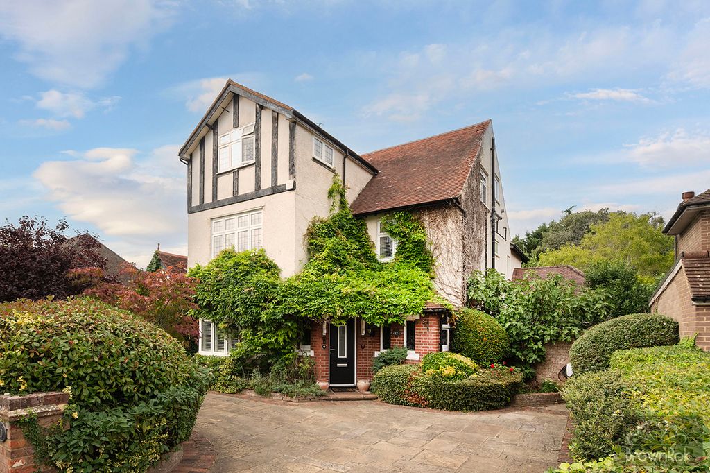 Additional image 2 of 5 bed detached house for saleHeathfield Road, Bushey, Hertfordshire WD23