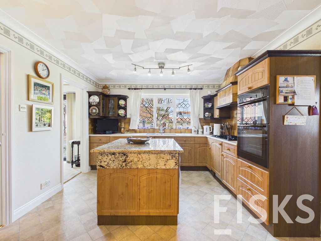 Additional image 7 of 4 bed detached house for saleLeigh Road, Canvey Island SS8