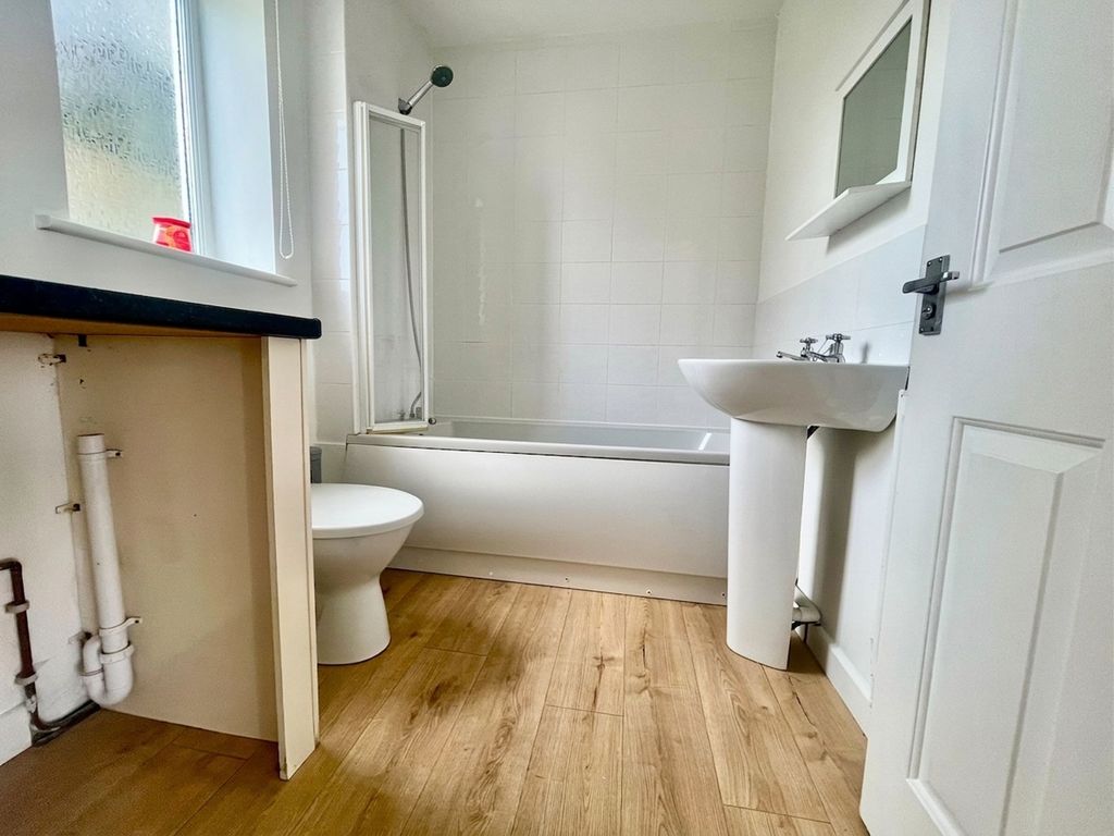 Additional image 5 of 1 bed flat for saleNorth Parade, Camborne TR14