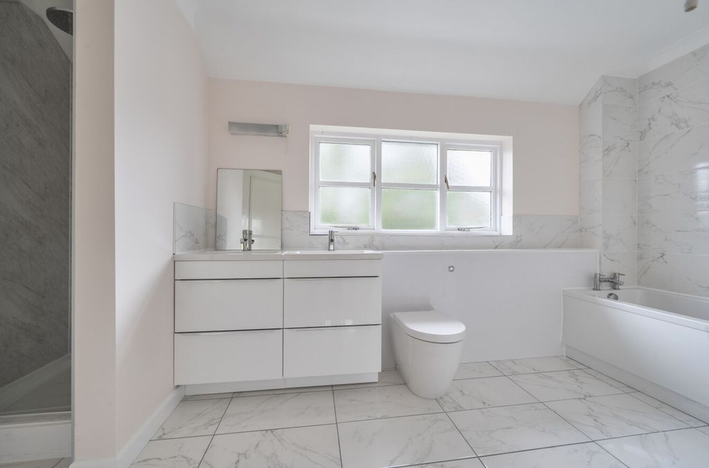 Additional image 13 of 4 bed detached house for saleSelham Close, Chichester PO19