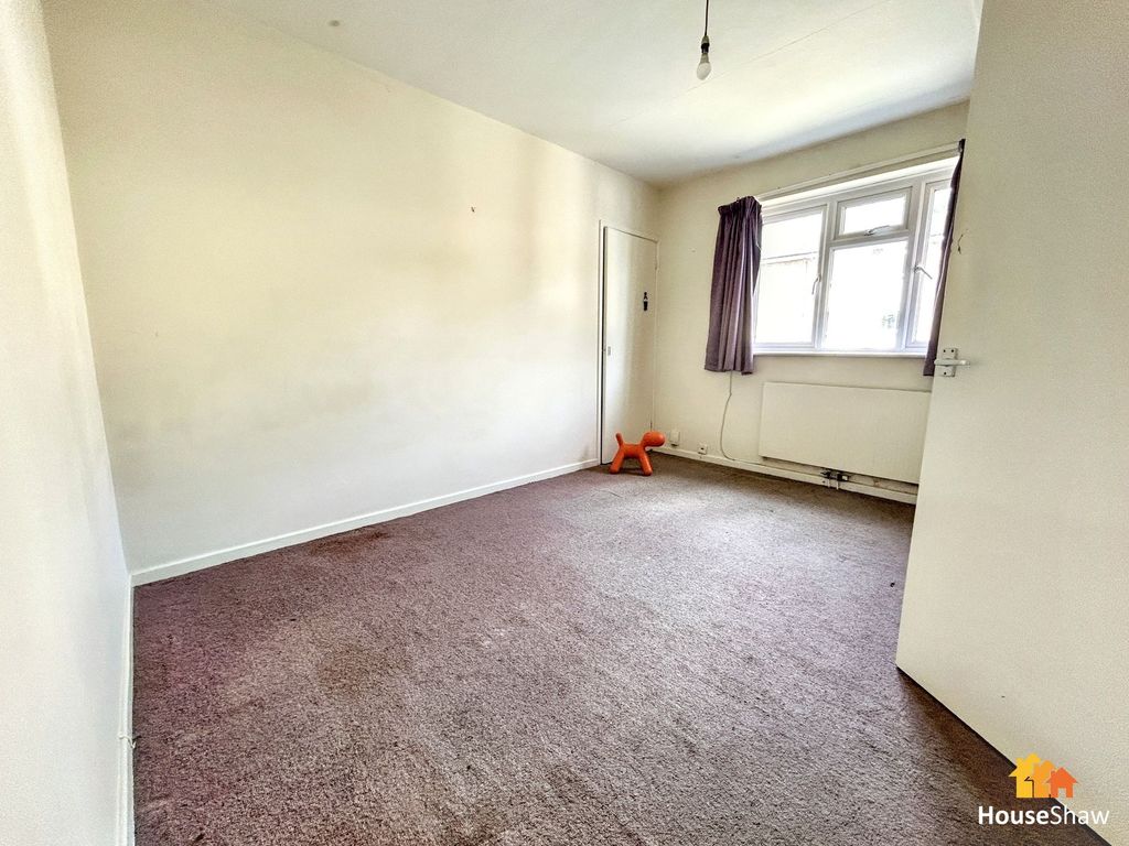 2 bed flat for saleWaterside, Chesham HP5 photo 2