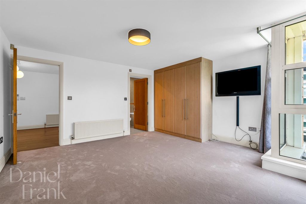 Additional image 8 of 2 bed flat for saleHigh Road, Chigwell IG7