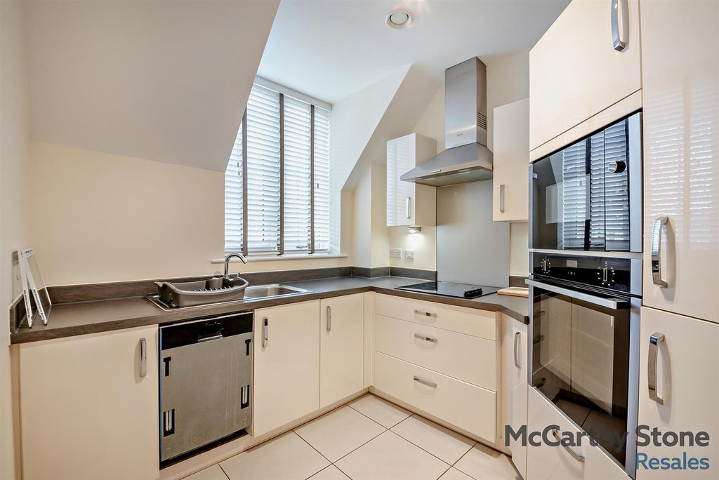 Additional image 3 of 2 bed flat for saleTrinity Road, Chipping Norton, Oxfordshire OX7