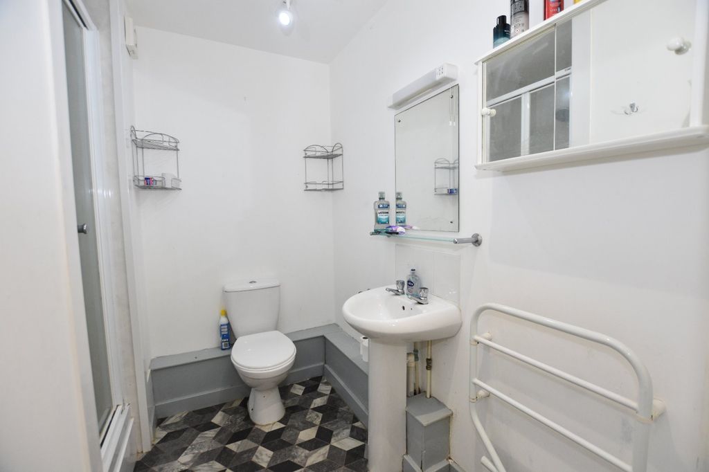 Additional image 6 of 1 bed flat for saleVyvyans Court, Tuckingmill, Camborne, Cornwall TR14
