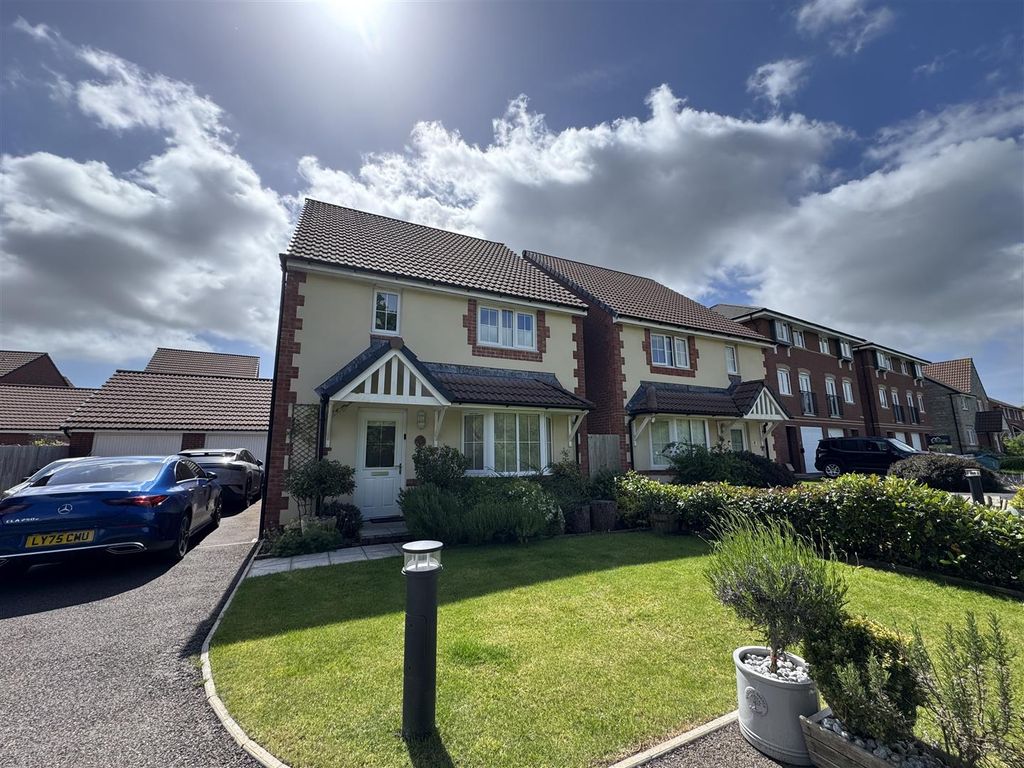 4 bed detached house for saleDormouse Place, Sedbury, Chepstow NP16