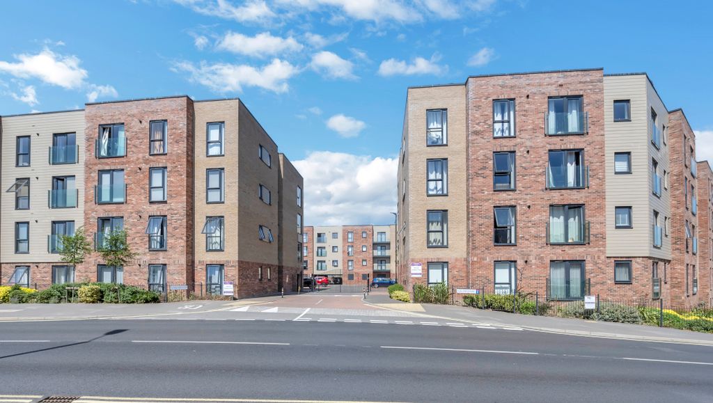 2 bed flat for saleHarland Court, Bury St. Edmunds IP32