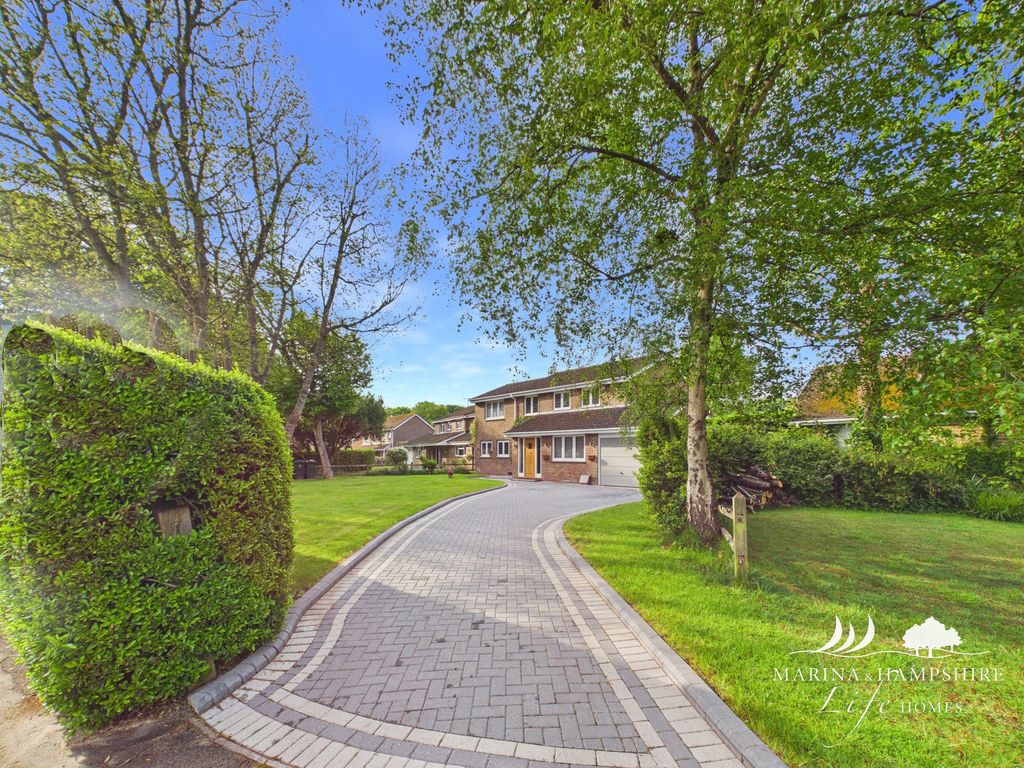 Additional image 39 of 4 bed detached house for saleDunstan Close, Chichester PO19