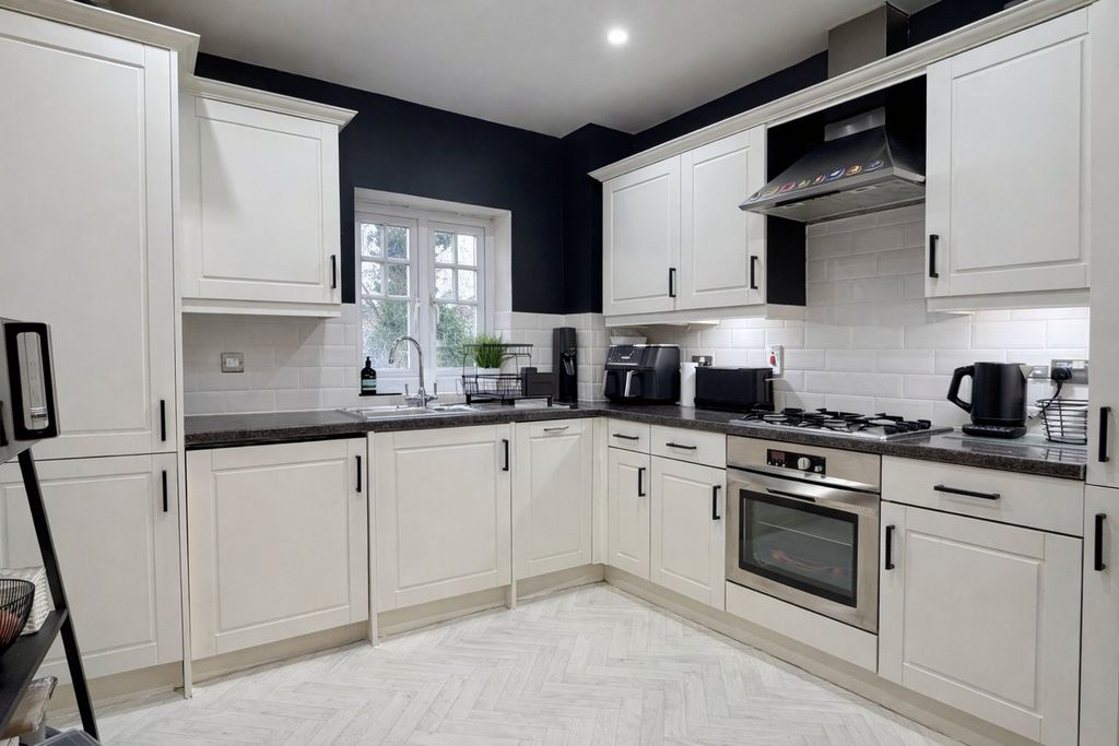 Additional image 2 of 2 bed flat for saleMiddle Gordon Road, Camberley GU15