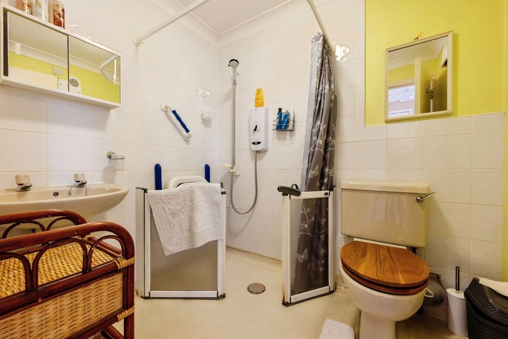 Additional image 10 of 2 bed flat for saleWest Hill, Wadebridge, Cornwall PL27