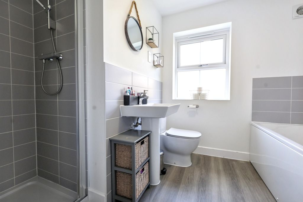 Additional image 28 of 4 bed detached house for sale71 Swinbrook Road, Carterton OX18